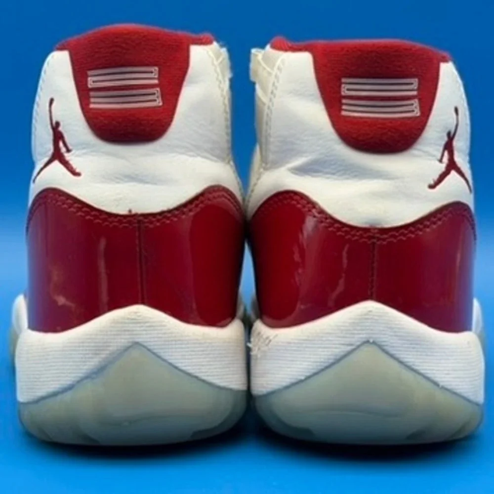 Jordan 11 Retro Cherry‎ CT8012-116 Size 8 9.5W
